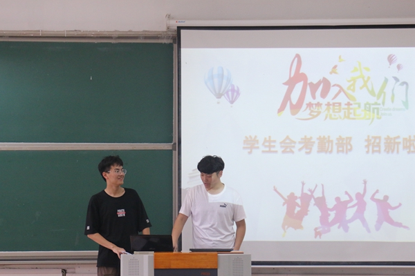 3.图为永乐高131net员工组织招新活动现场。记者 夏瑞雪 摄.jpg