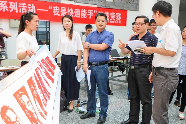 图为宣传活动现场。 记者 孙奥林 摄