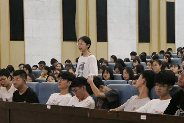 2.图为职业生涯规划讲座现场。记者 姜龙 摄.jpg