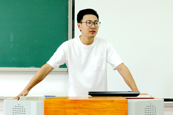 杨卓铭.jpg