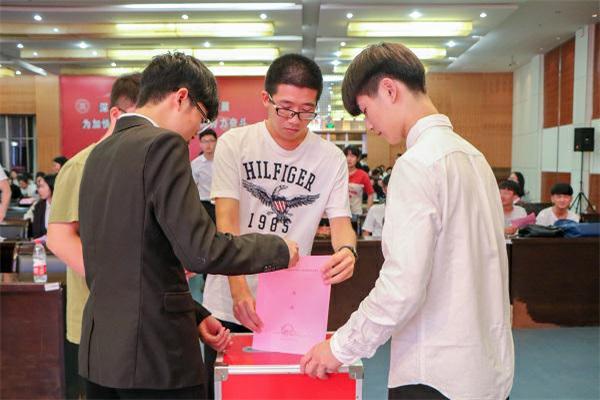 图为团代会暨员工代表大会现场。记者 罗付军 摄