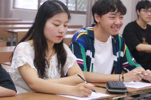 志愿者招募会现场1.jpg