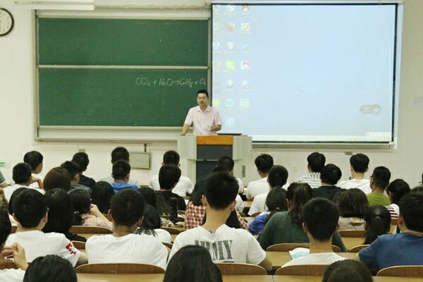 2.图为入党启蒙教育讲座现场。记者 姜龙 摄.jpg
