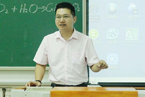 1.图为入党启蒙教育讲座现场。记者 姜龙 摄.jpg
