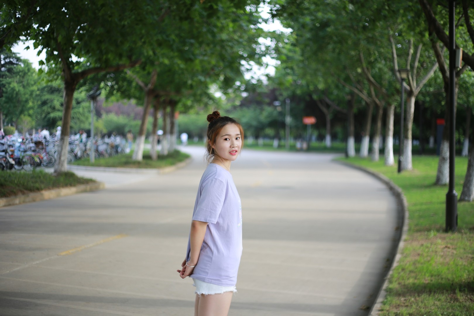 个人照2.jpg 个人照2.jpg